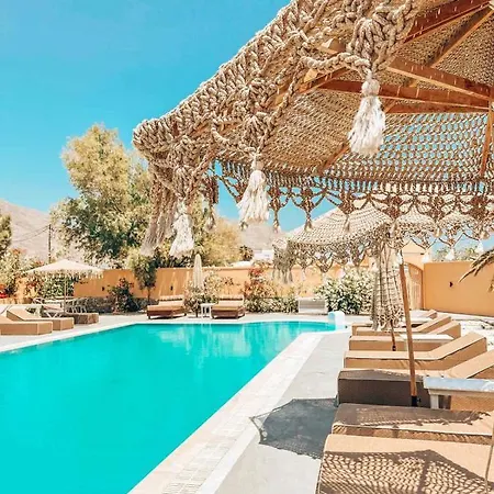 Joy ηotel شقة فندقية 4*