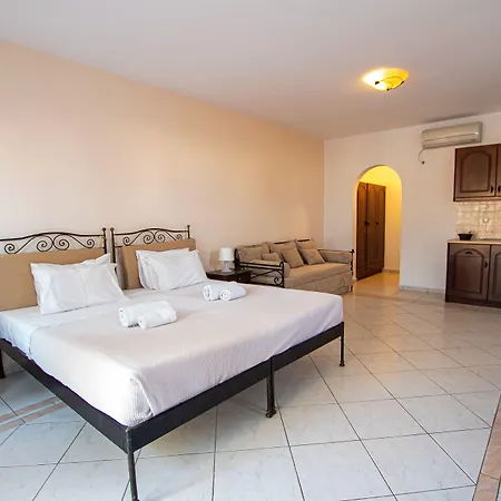 Ξενοδοχείο με διαμερίσματα Joy ηotel 4*