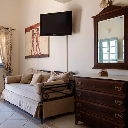 מלון דירות Joy ηotel 4*